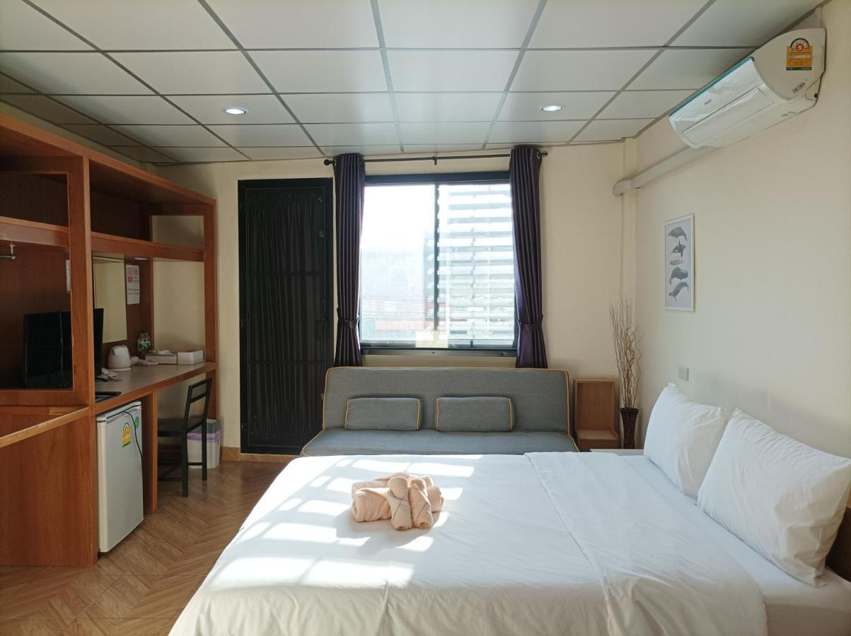 Double D Rooms & Cafe Бангкок Экстерьер фото