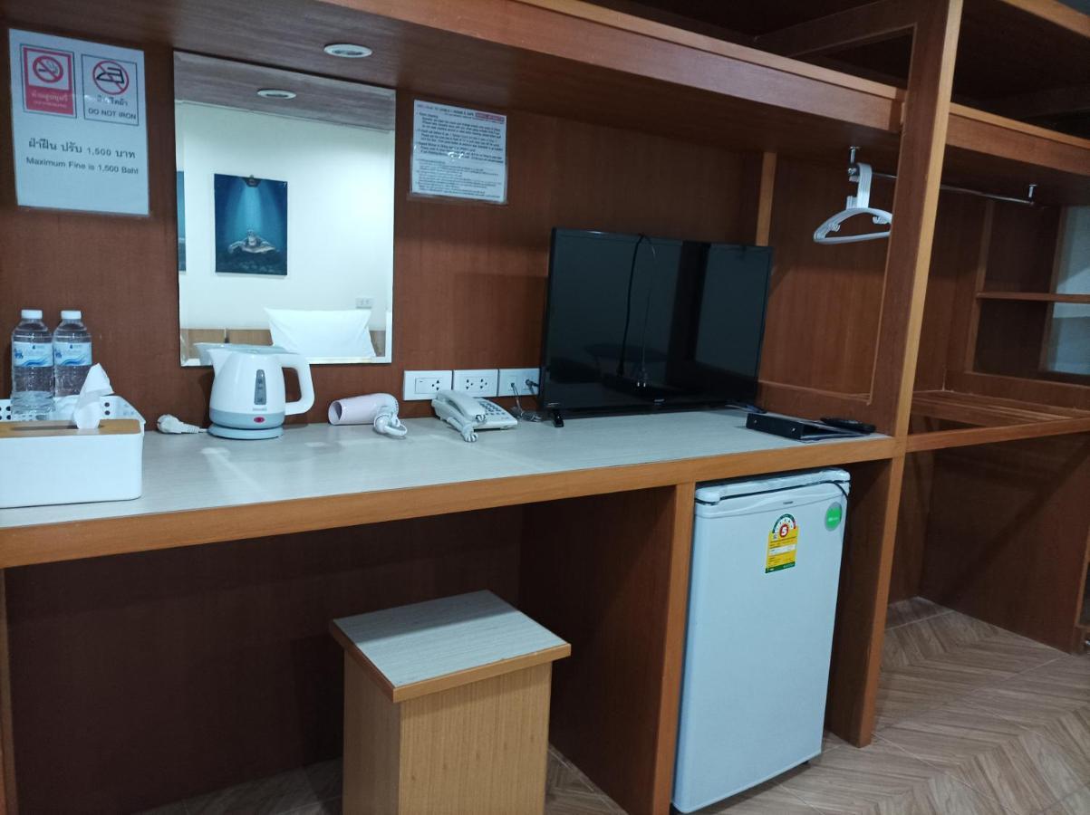 Double D Rooms & Cafe Бангкок Экстерьер фото