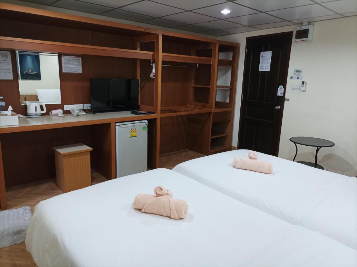 Double D Rooms & Cafe Бангкок Экстерьер фото