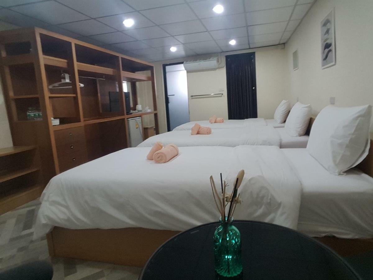 Double D Rooms & Cafe Бангкок Экстерьер фото