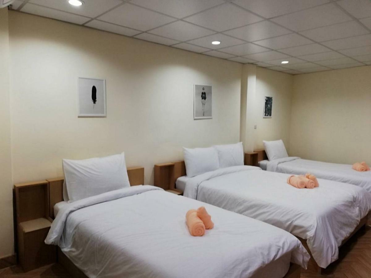 Double D Rooms & Cafe Бангкок Экстерьер фото